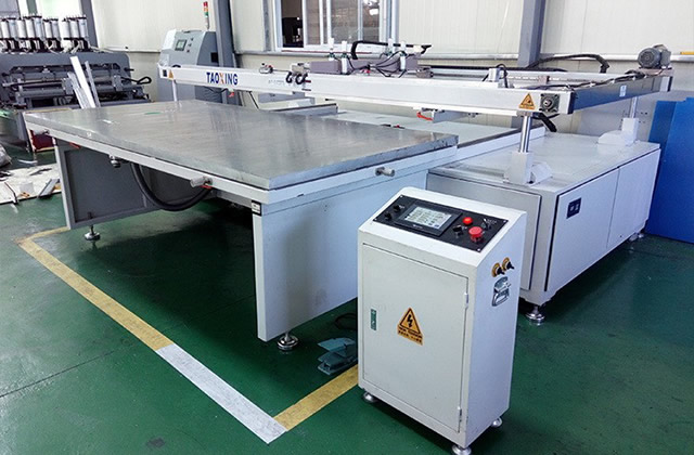 真空泵在絲印機(jī)是做什么的 絲網(wǎng)印刷機(jī)有哪